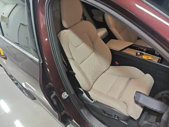 Volvo XC60 — Фото автомобиля 24