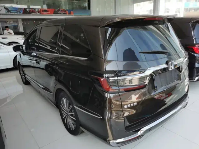 Honda Elysion — Фото автомобиля 4