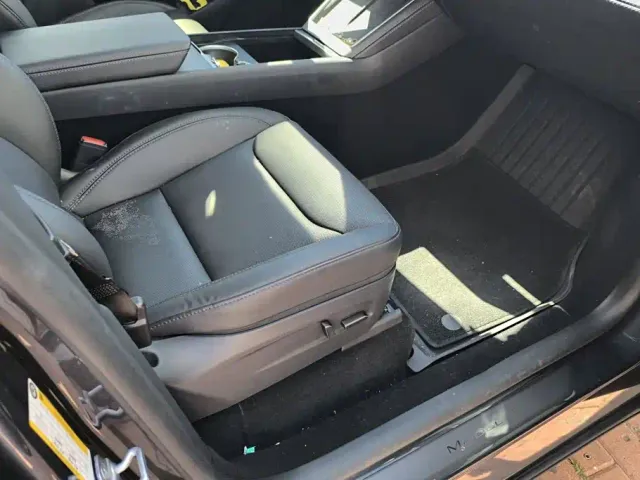 Tesla Model Y — Фото автомобиля 8