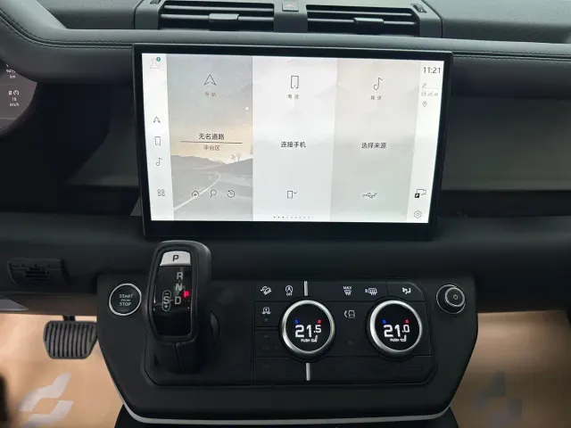 Land Rover Defender — Фото автомобиля 15