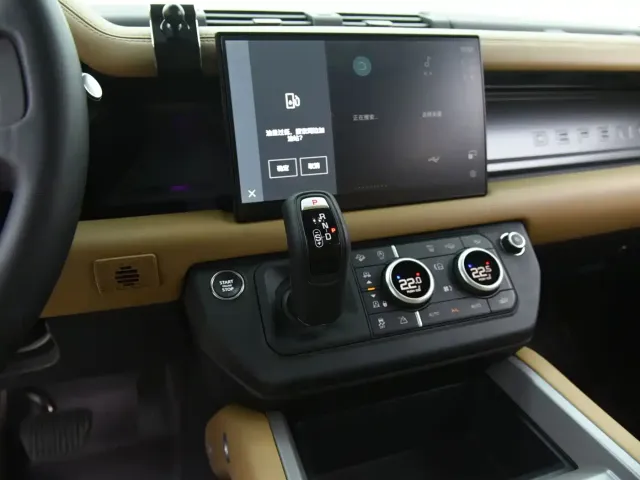 Land Rover Defender — Фото автомобиля 9