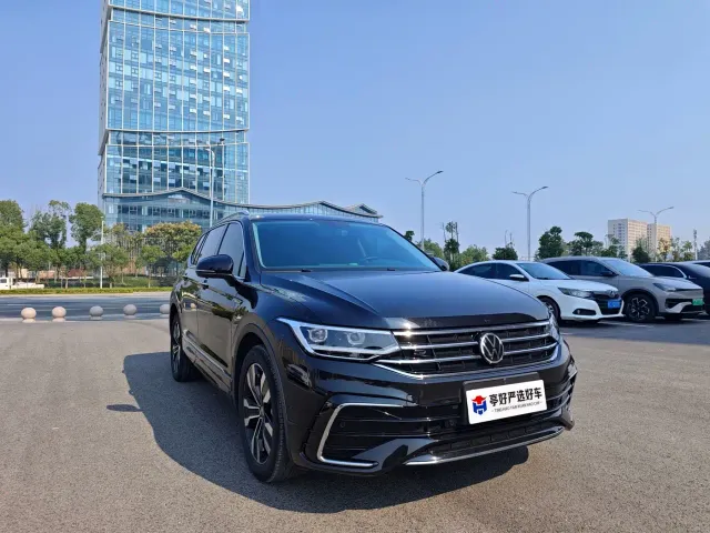 Volkswagen Tiguan L — Фото автомобиля 11