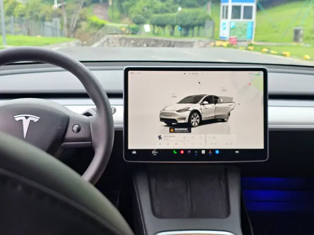 Tesla Model Y — Фото автомобиля 15
