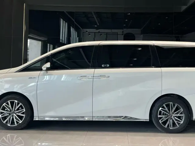 GAC Trumpchi M8 — Фото автомобиля 4