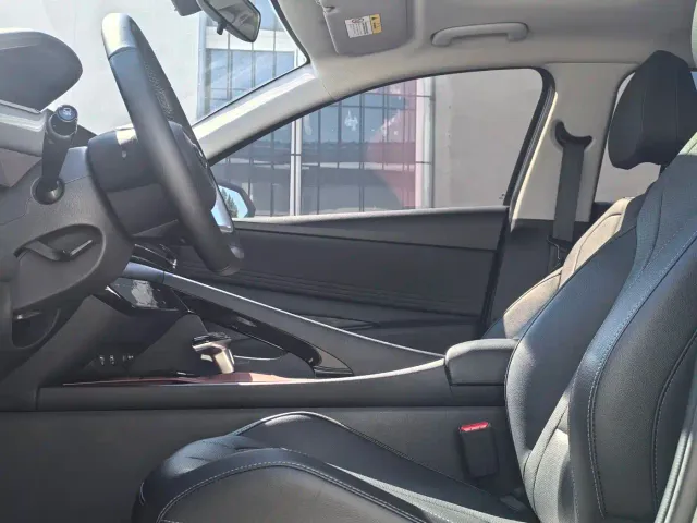 Hyundai Elantra — Фото автомобиля 9