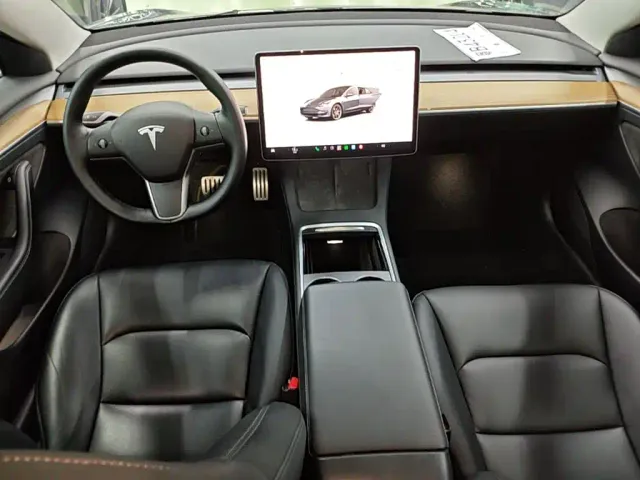 Tesla Model 3 — Фото автомобиля 9