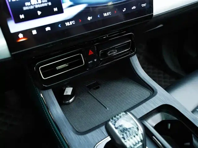 GAC Trumpchi GS8 — Фото автомобиля 11