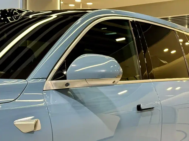 Li Auto L9 — Фото автомобиля 12