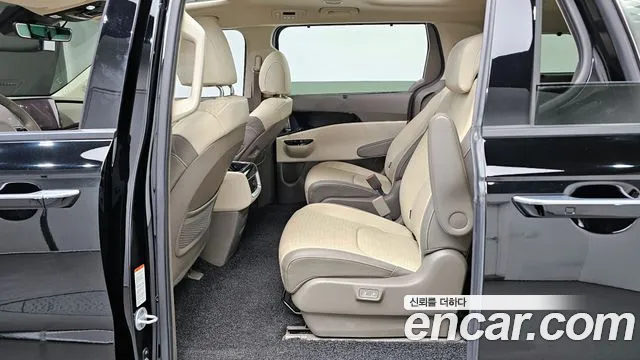 Kia Canival — Фото автомобиля 12