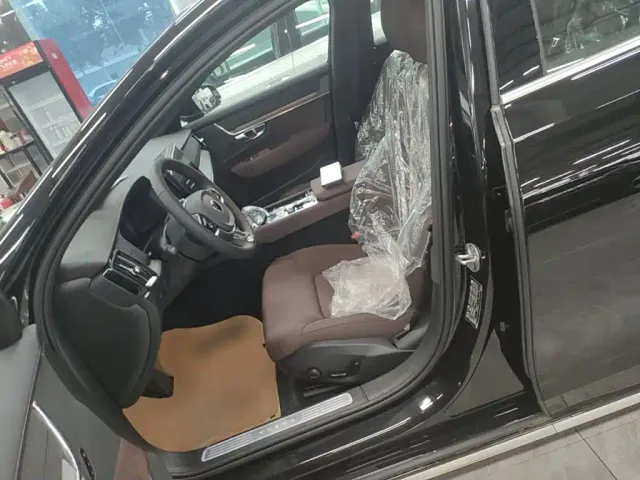 Volvo S90 — Фото автомобиля 14