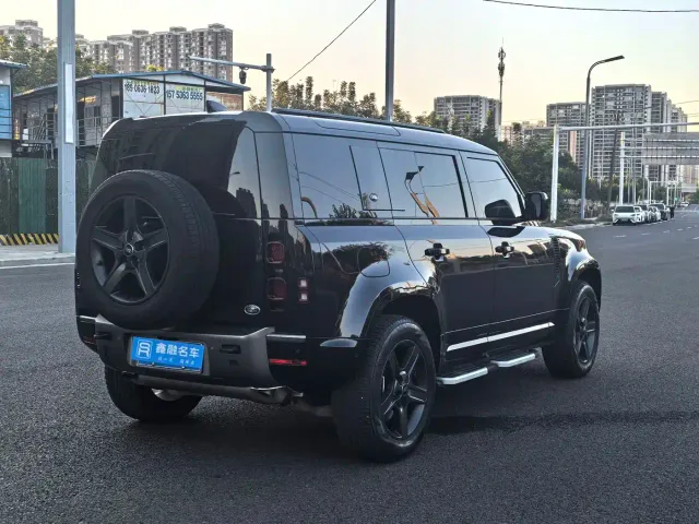 Land Rover Defender — Фото автомобиля 19