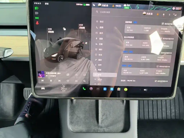 Tesla Model 3 — Фото автомобиля 11