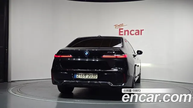 BMW 7 Series G70 — Фото автомобиля 4