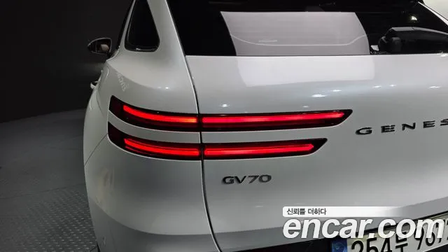 Genesis GV70 2.5T Бензин AWD — Фото автомобиля 18