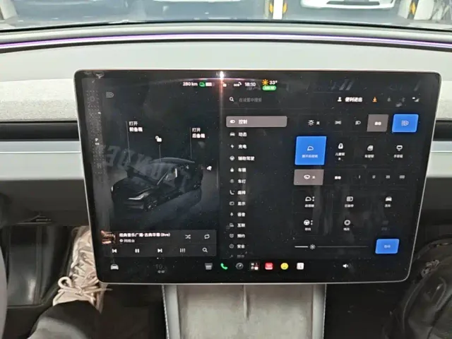 Tesla Model 3 — Фото автомобиля 12