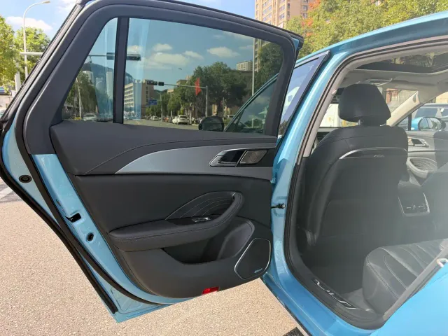 Hongqi H5 — Фото автомобиля 11