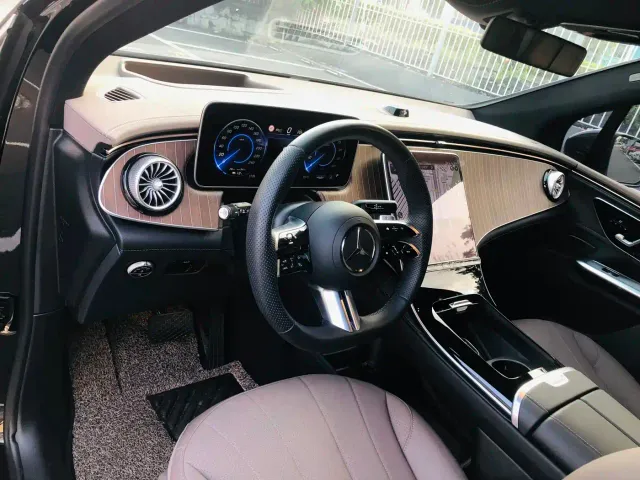 Mercedes-Benz EQE SUV — Фото автомобиля 17