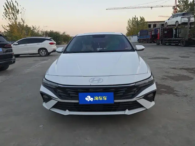 Hyundai Elantra — Фото автомобиля 2
