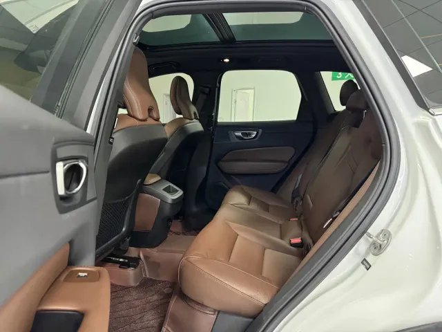 Volvo XC60 — Фото автомобиля 6