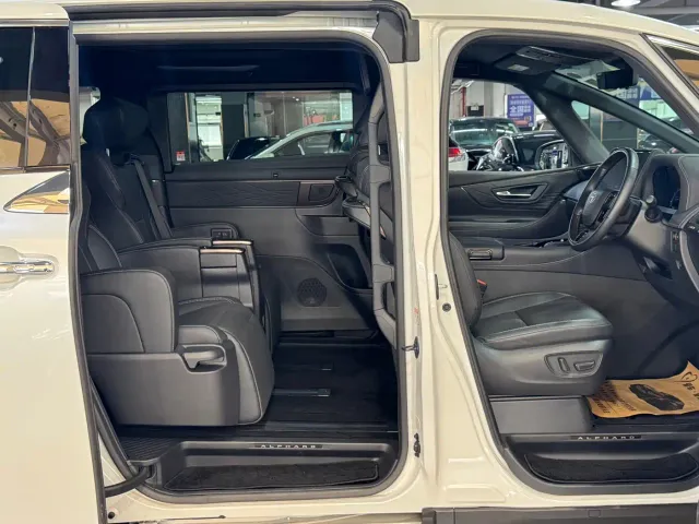 Toyota Alphard — Фото автомобиля 12