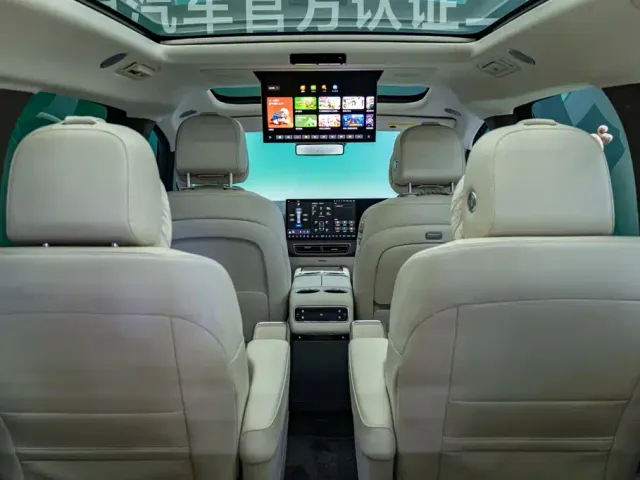 Li Auto MEGA — Фото автомобиля 10