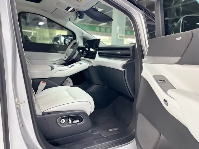 Xpeng X9 — Фото автомобиля 9