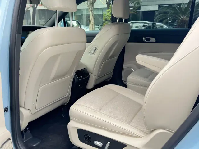 Li Auto ONE — Фото автомобиля 9