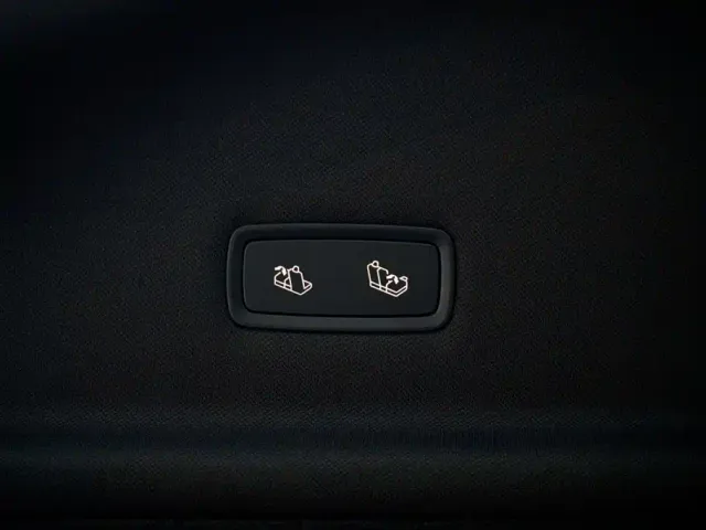 Tesla Model Y — Фото автомобиля 23