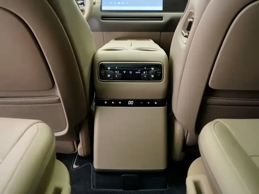 Li Auto Li i8 2025 Standard Edition — Фото автомобиля 23