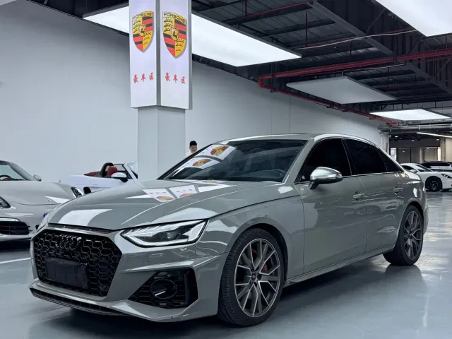 Фотография автомобиля — Audi S4