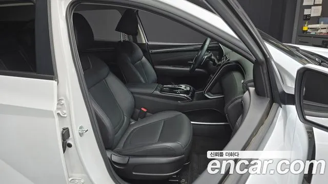 Hyundai Tucson Tucson (NX4) Бензин 1.6 турбо 2WD — Фото автомобиля 12