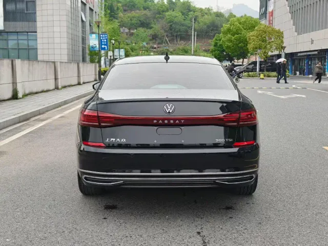 Volkswagen Passat — Фото автомобиля 9