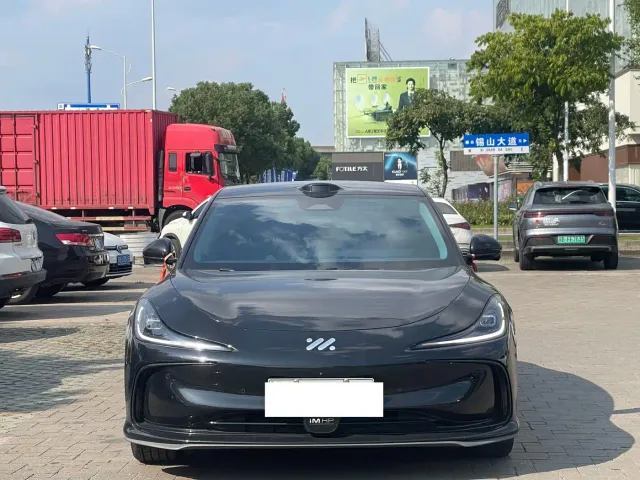 IM Motors L6 — Фото автомобиля 2