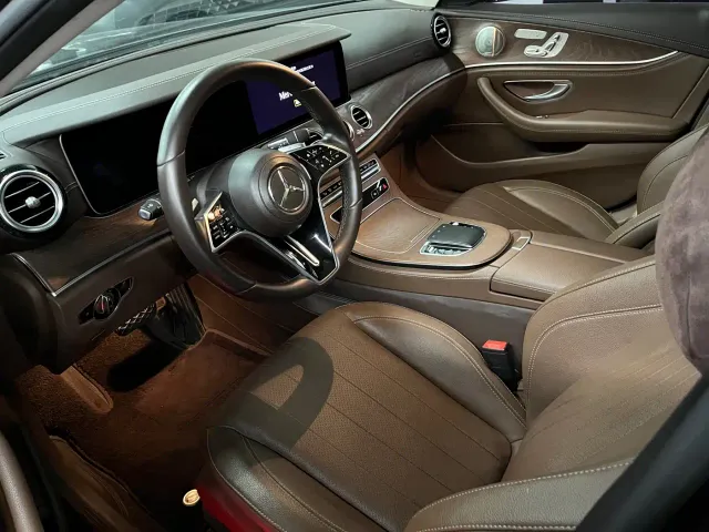 Mercedes-Benz E-Class — Фото автомобиля 5
