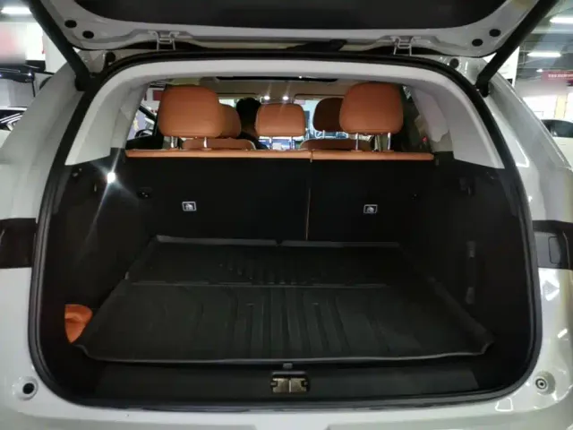 Leapmotor C10 — Фото автомобиля 18