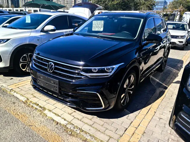 Фотография автомобиля — Volkswagen Tiguan L
