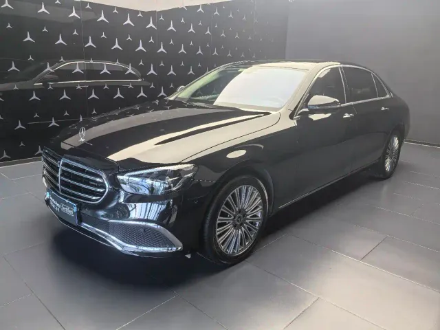 Фотография автомобиля — Mercedes-Benz E-Class