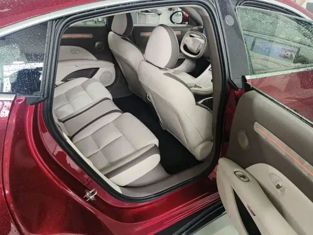 IM Motors L6 — Фото автомобиля 11