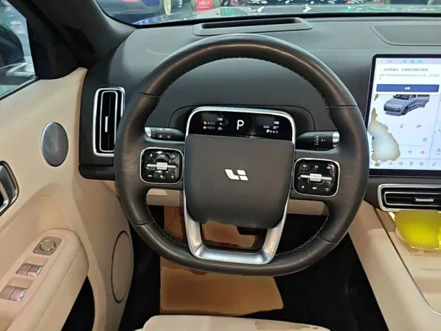 Li Auto L9 — Фото автомобиля 10