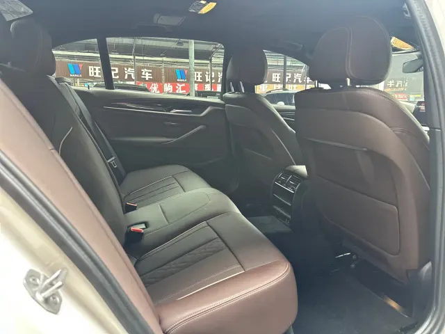 BMW 5 Series — Фото автомобиля 9