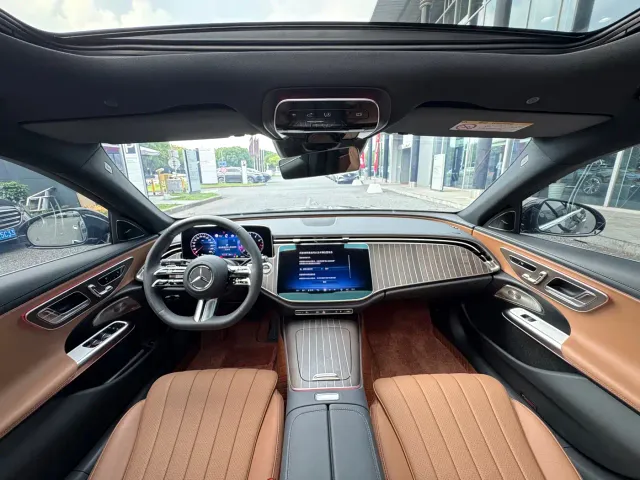 Mercedes-Benz E-Class — Фото автомобиля 17