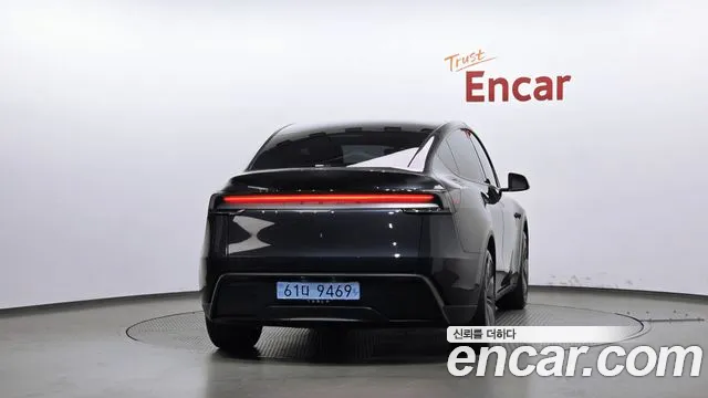 Tesla Model Y — Фото автомобиля 4