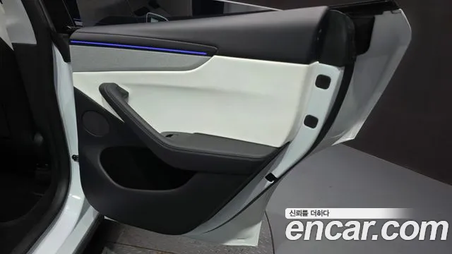 Tesla Model Y — Фото автомобиля 25