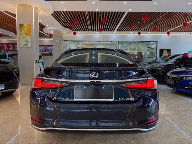Lexus ES — Фото автомобиля 5