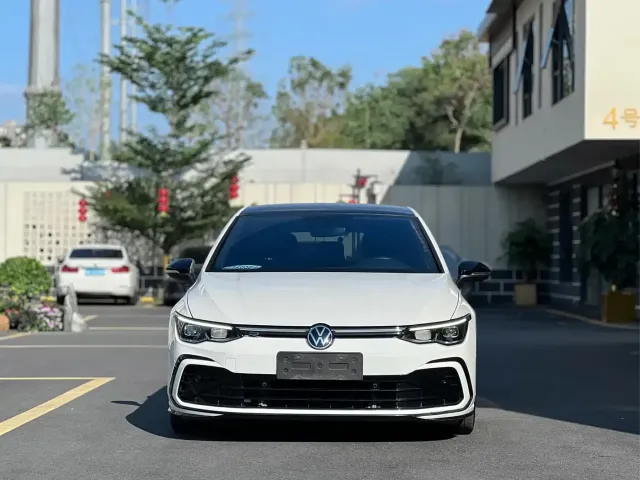 Volkswagen Golf — Фото автомобиля 2