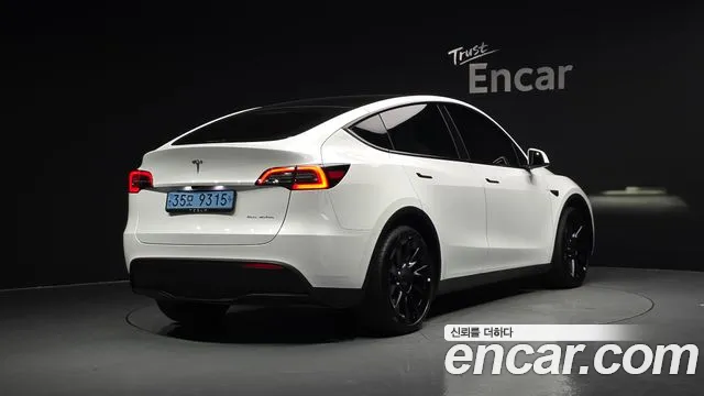 Фотография автомобиля — Tesla Model Y