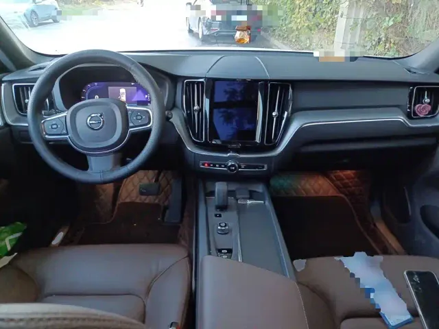 Volvo XC60 — Фото автомобиля 10