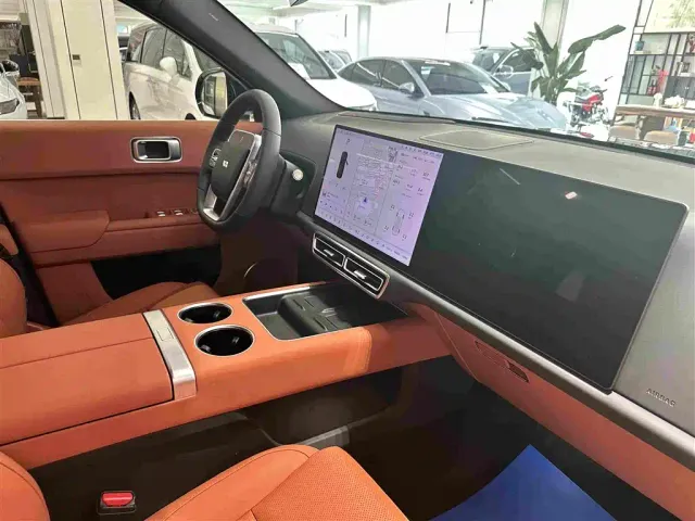 Li Auto L7 — Фото автомобиля 17
