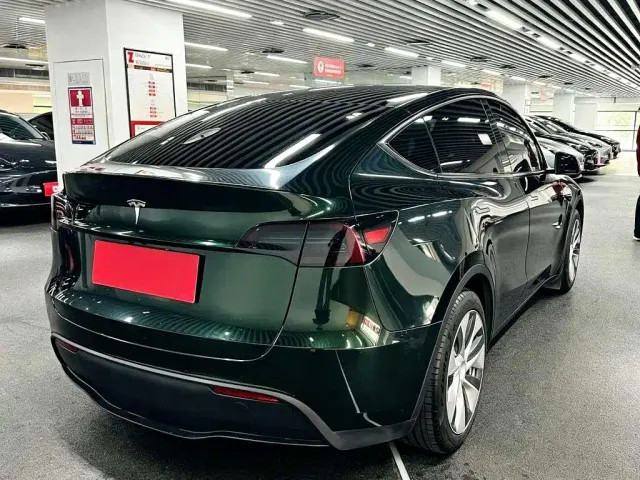 Tesla Model Y — Фото автомобиля 4