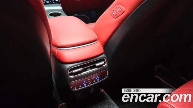 Genesis GV70 — Фото автомобиля 24